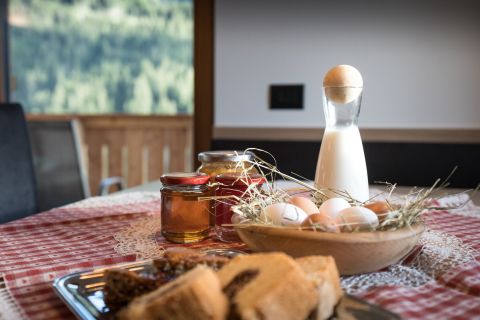 Una vacanza su misura alla scoperta dei segreti delle Dolomiti Immagine: Appartamenti in Alta Badia